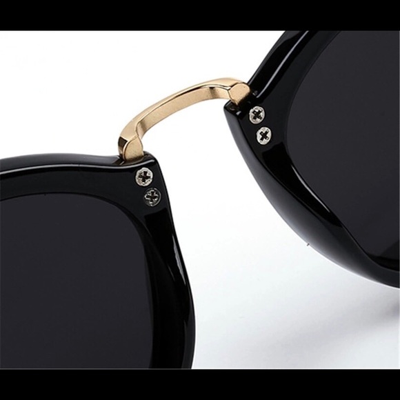 ✨✨Hollywood Starlet Shades✨✨ - Picture 5 of 5